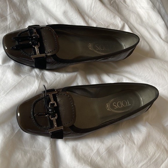 Tod’s Patent Leather Driving Shoe - Picture 6 of 6